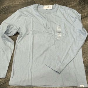 Gap long sleeve shirt. Size 14-16 kids.
